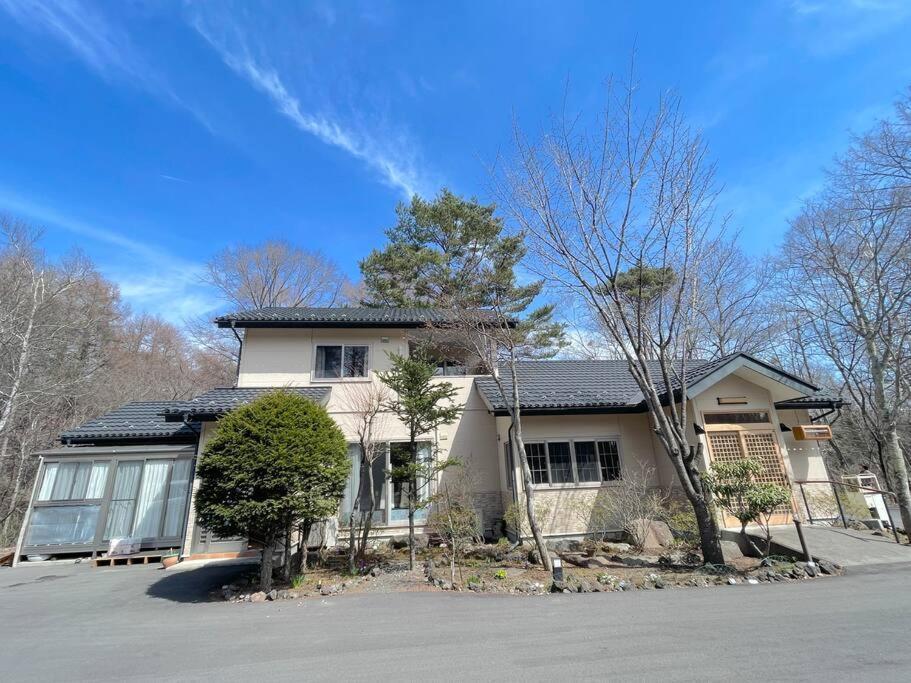 Holiday home 北軽井沢おもちゃ王国車5分 1棟貸切 107平米3ldk 雨もbbq可能 小学生無料 *